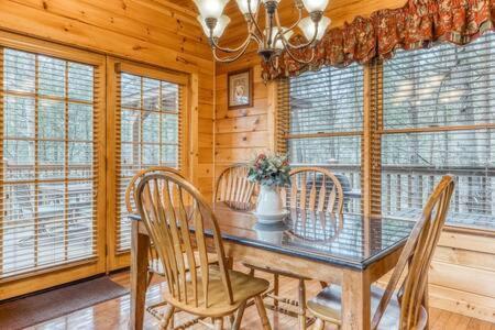 Vila The Great Escape - Min From Parkway With Hot Tub Gatlinburg Exteriér fotografie