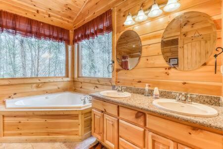 Vila The Great Escape - Min From Parkway With Hot Tub Gatlinburg Exteriér fotografie
