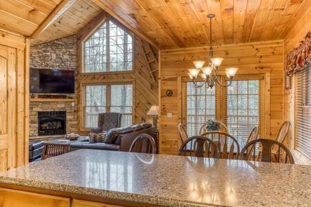 Vila The Great Escape - Min From Parkway With Hot Tub Gatlinburg Exteriér fotografie