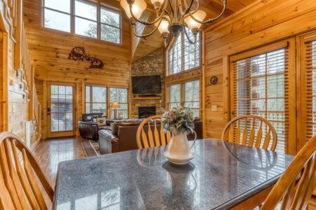 Vila The Great Escape - Min From Parkway With Hot Tub Gatlinburg Exteriér fotografie